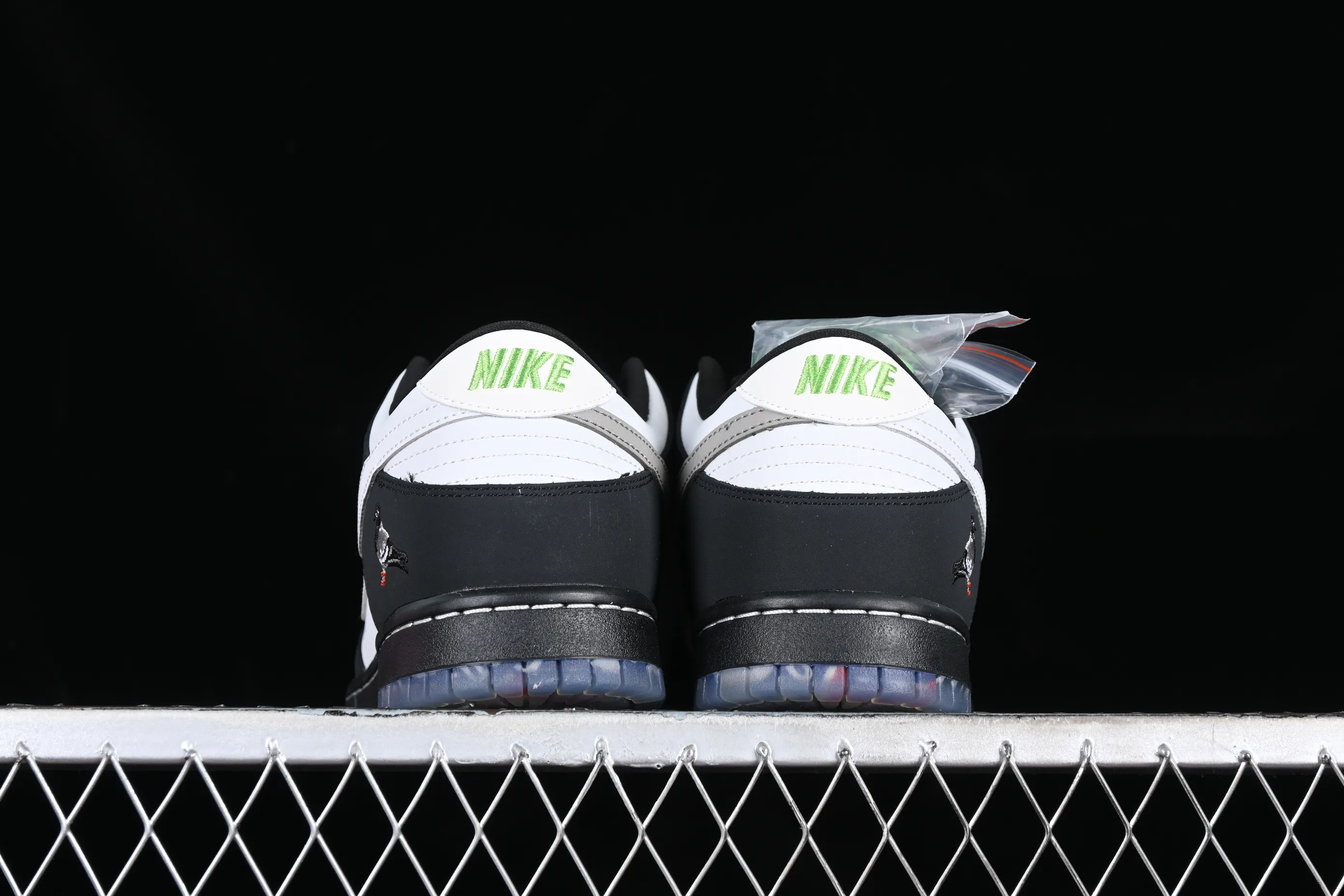 All Categories Nk SB Dunk Series Nk SB Dunk Low Low-top Sneakers K Version Jeff Staple x Nk SB Dunk Low "Pigeon" 3.0 Black and White Panda Pigeon Low-top Classic Versatile Casual Sports Sneakers BV1310-013